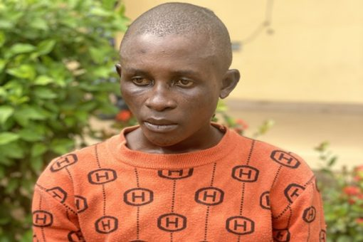Robbery Suspect Steals Policeman's Phone inside Patrol Van 1 image 12
