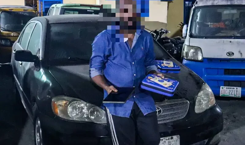 Cab hailing driver Andrew Nwanna arrested by police officers for robbing his female passengers in Port Harcourt