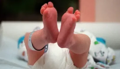 18yo mother throws newborn baby from hotel window in Paris 7 newborn 1