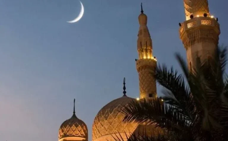 Crescent moon 860x645 1 768x576 1