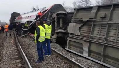 22 injured as passenger train derails in Russia 2 Russia Train1