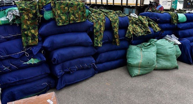 Police intercept 47 sacks of military uniforms, arrest suspects 1 Military camouflage